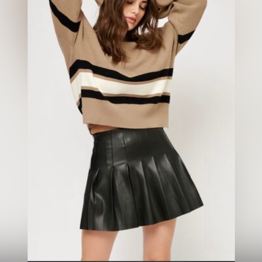 DYNAMIQUE PLEATED FAUX LEATHER SKIRT